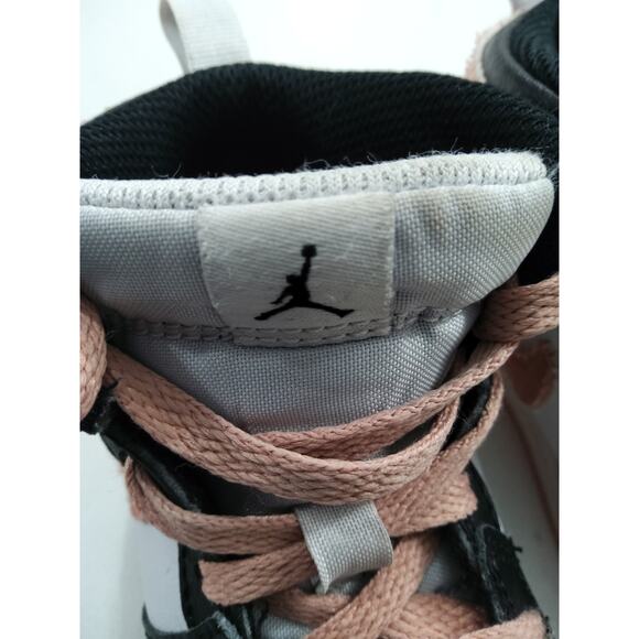 Nike Air Jordan Retro 1 mid light matter athletic size 8 kids Outdoor - Picture 3 of 8